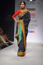 Model walk the ramp for Talent Box Swati Jain and Rivaayat show at Lakme Fashion Week Day 3 on 5th Aug 2012 (69).JPG